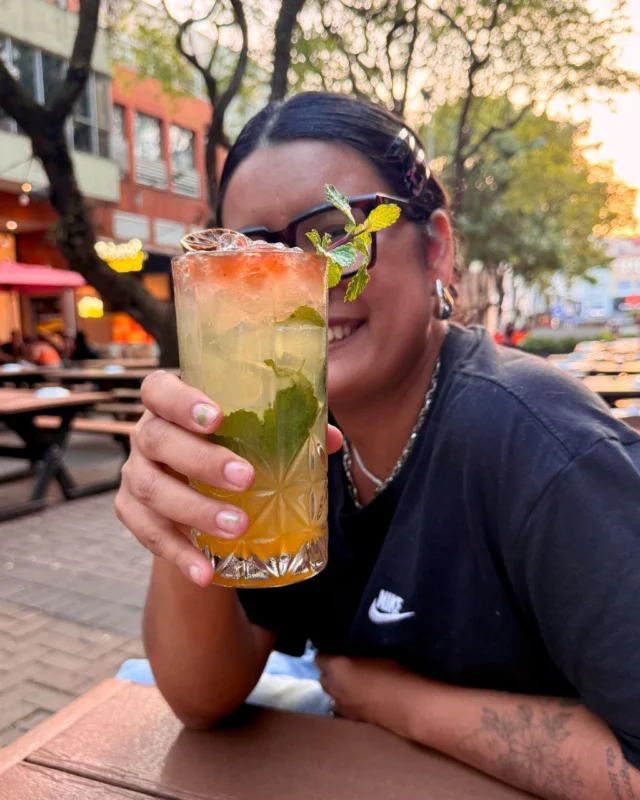 Um bom drink pra brindar o último final de semana de junho do jeito que a gente gosta: com sabor, leveza e bons momentos! 🍸✨ 📍 Abelardo Bueno, 800 📍 Bossa Nova Mall (@bossanovamall) 📍 Downtown (@downtownrj) 📍 Lagoa #VAMO #VamoSteakBar