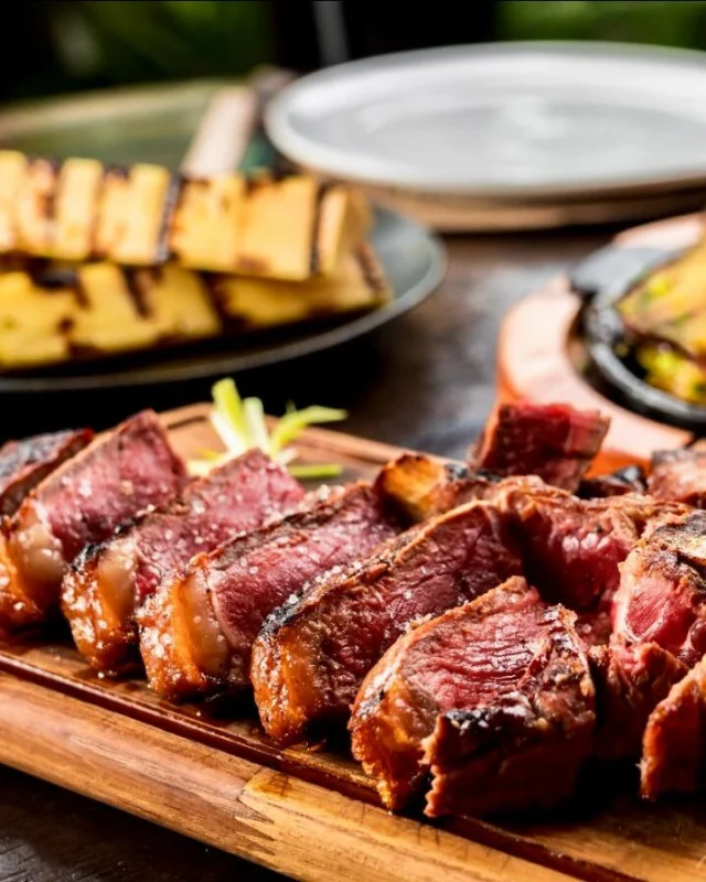 Suculência e sabor que chegam juntos à mesa. Carne no ponto certo: simples assim, perfeita. 📍 Abelardo Bueno, 800 📍 Bossa Nova Mall (@bossanovamall) 📍 Downtown (@downtownrj) 📍 Lagoa #VAMO #VamoSteakBar